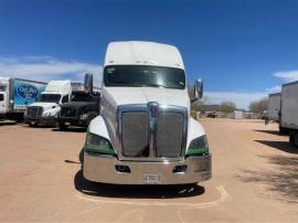 2011 Kenworth T700, $ 698,000.00, AR168052